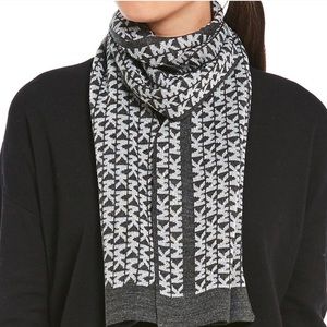 🛑 SOLD OUT Michael Kors MK Scarf Gray NWT 🌚🖤